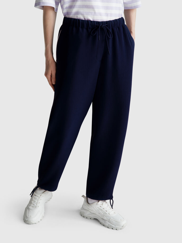 Trousers with elastic and drawstring