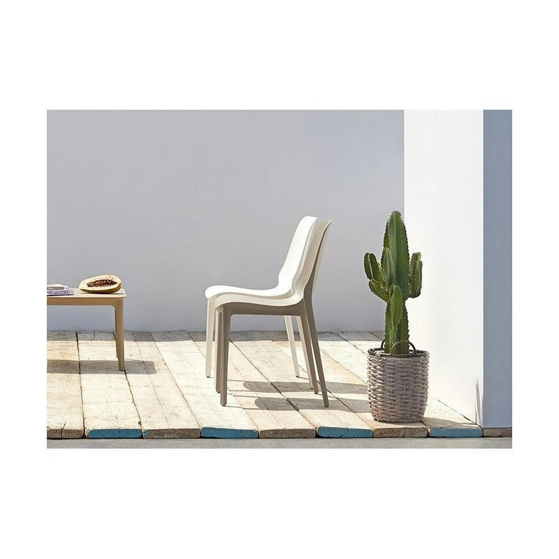 GINEVRA - Chaise design en plastique taupe