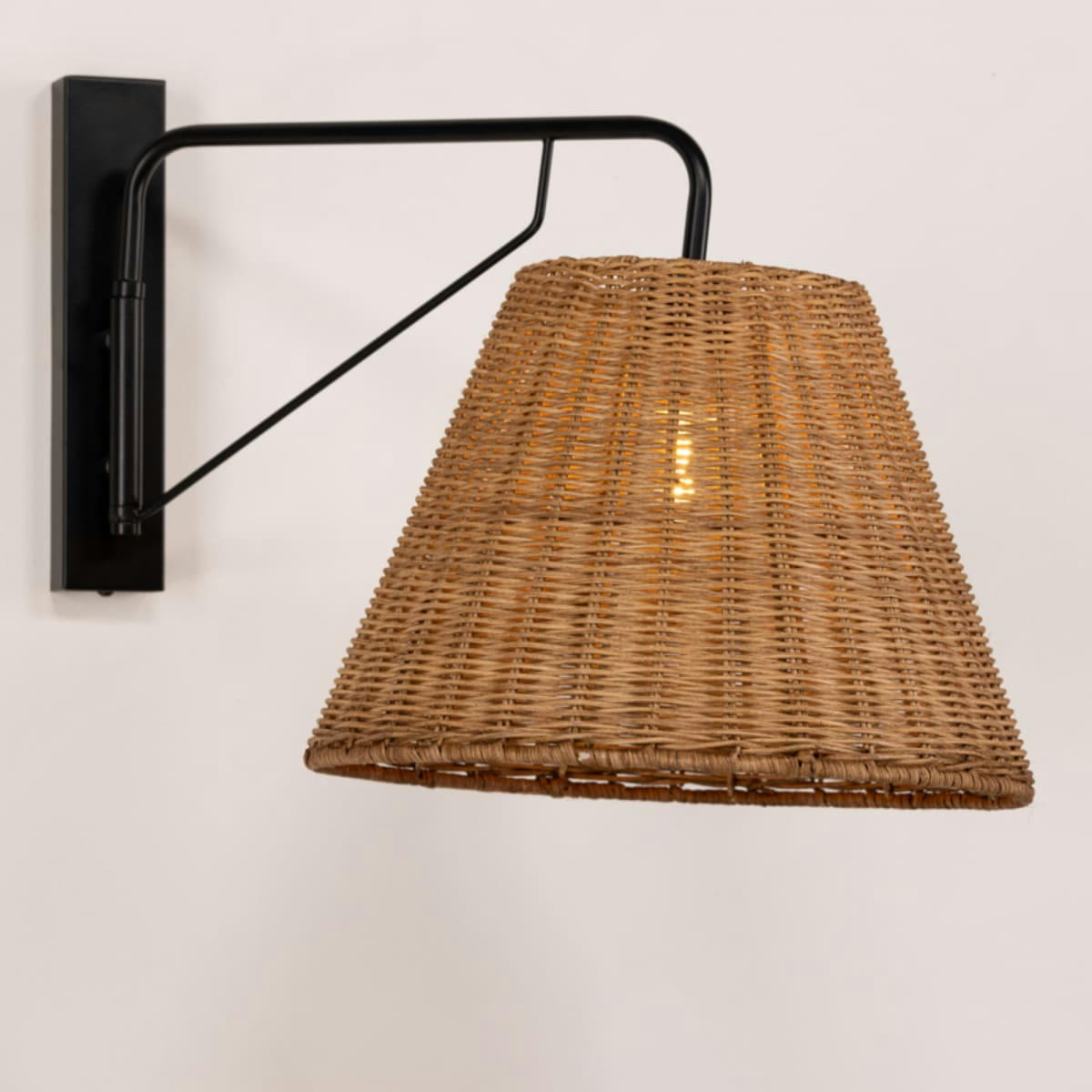 OGHI - Applique murale avec abat-jour en rotin