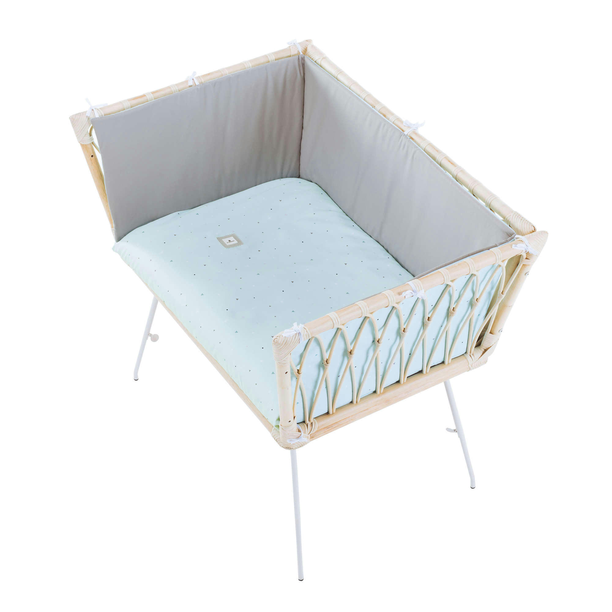 MOAI - Berceau en rotin 50x80 cm avec textile en vert-menthe