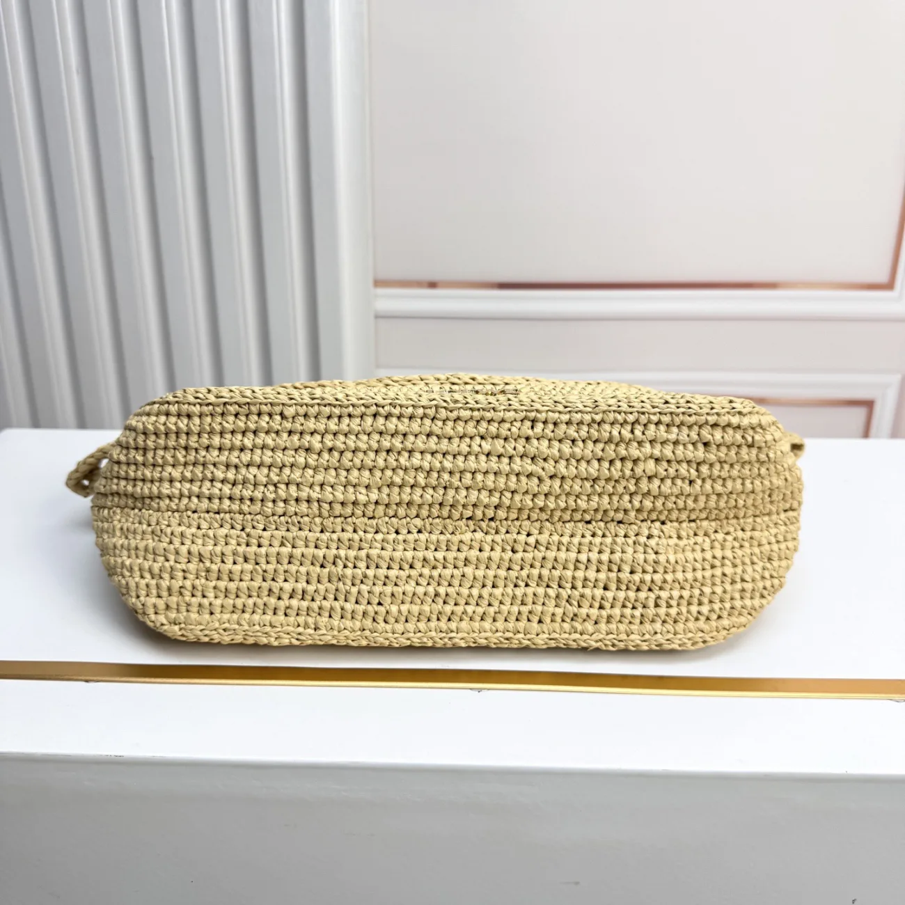 Loewe Medium Ola bag in raffia (7A regular version)