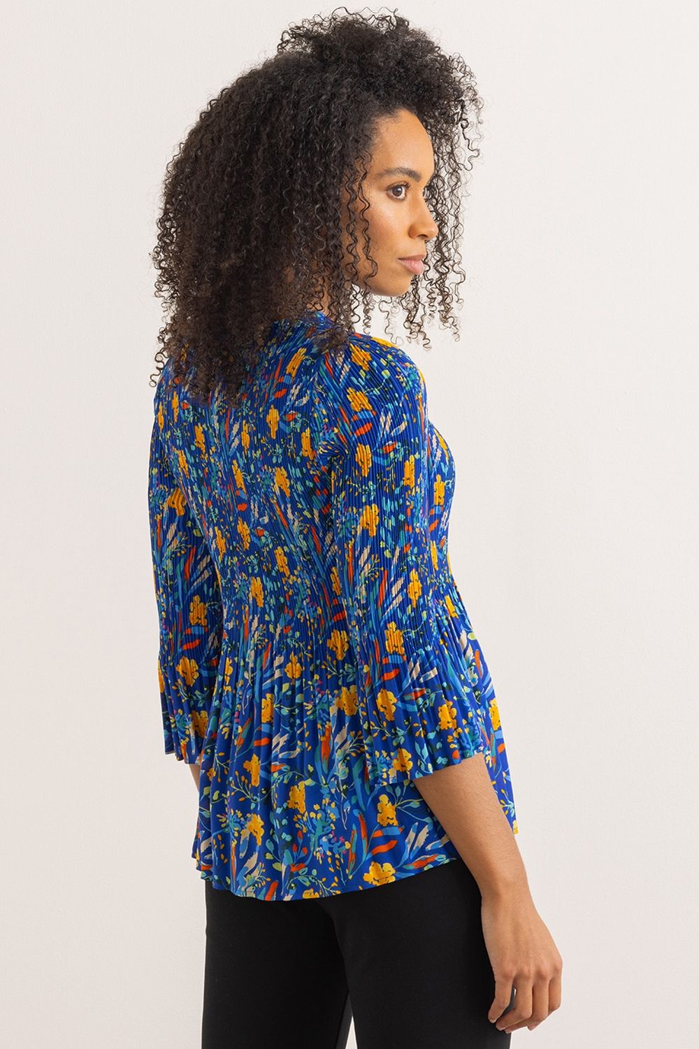 Klass. Three Quarter Sleeve Garden Print Pleated Top