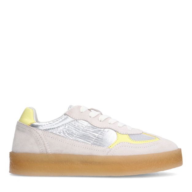 Zilveren suède sneakers met gele details