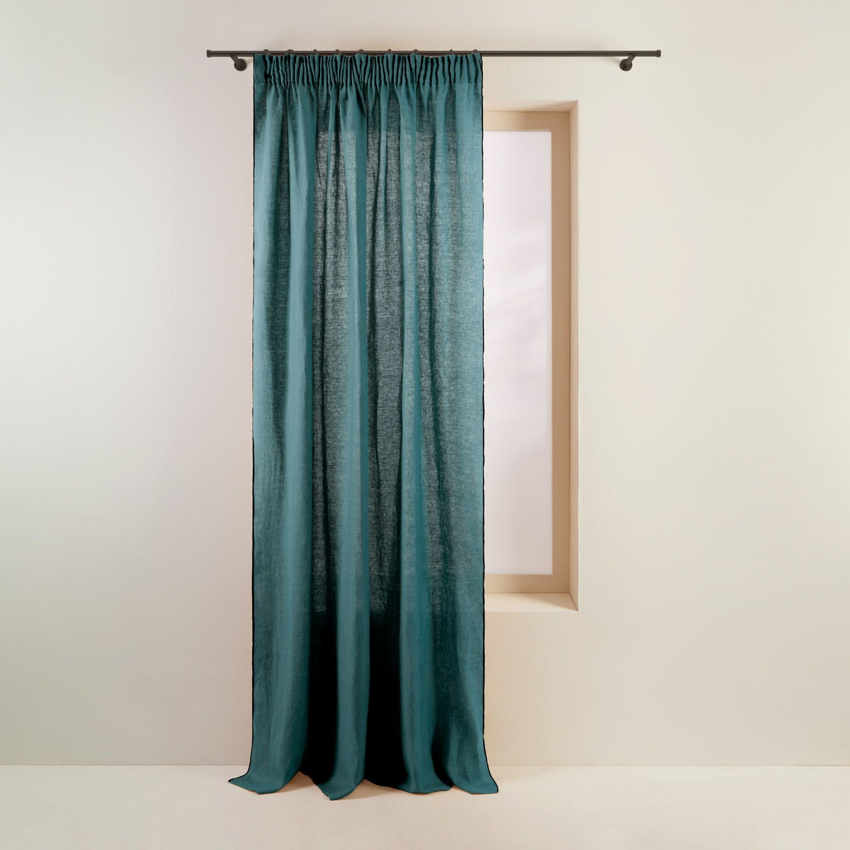 Madura Gordijn Carlina olie en zwarte hommels 135x350 cm