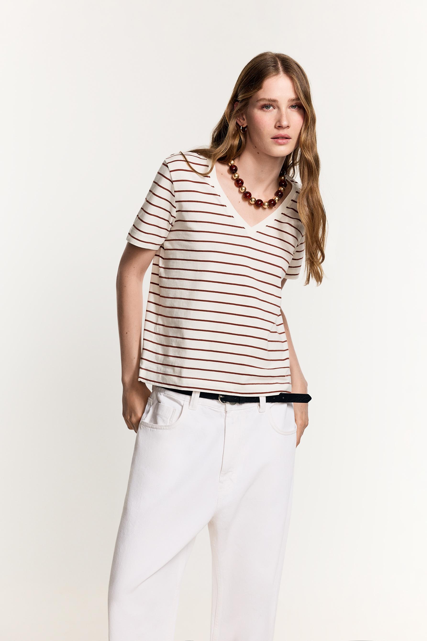 Camiseta  básica cuello pico