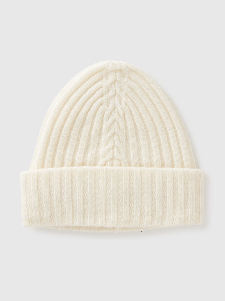 Hat with cable knit