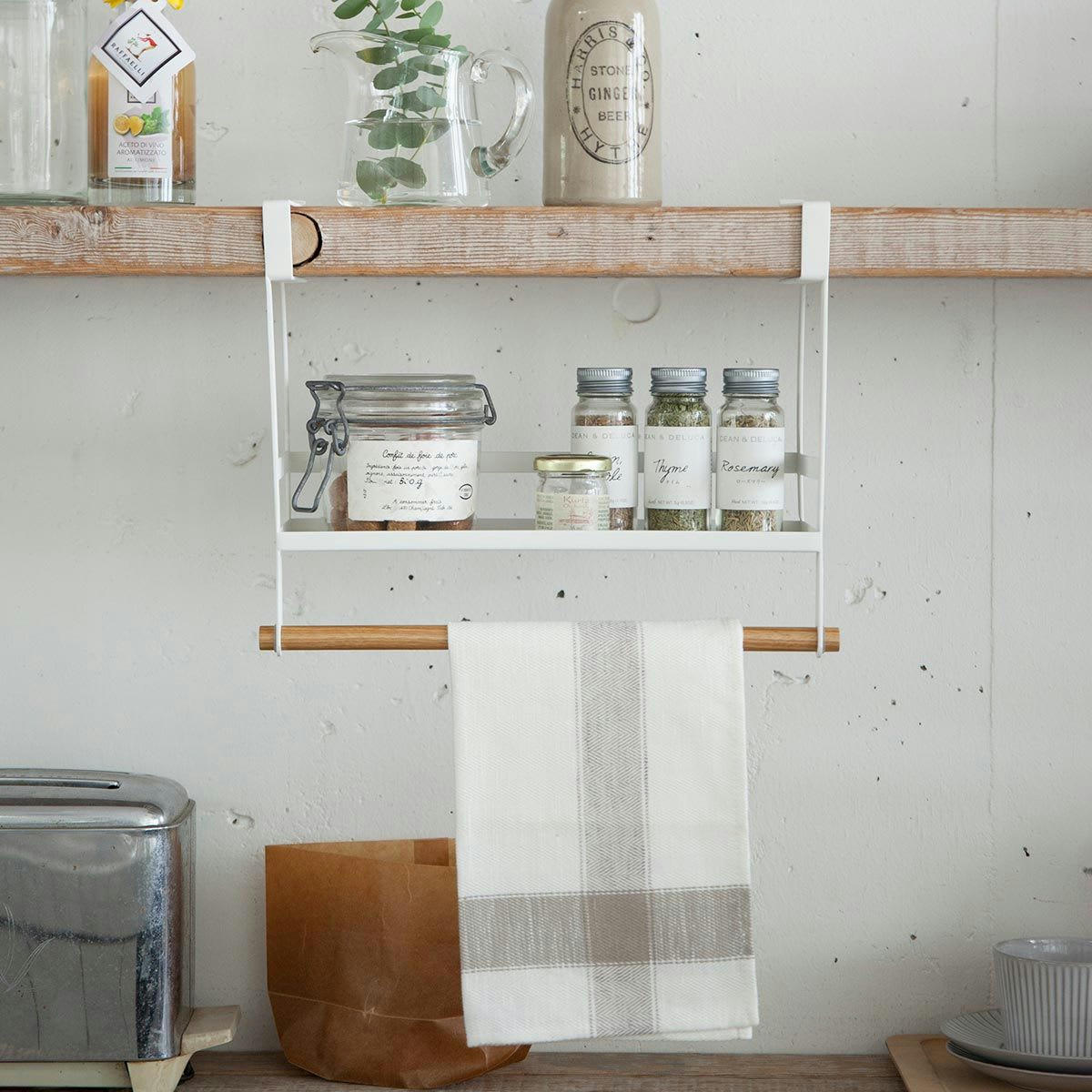 - Rangement cuisine en métal et bois