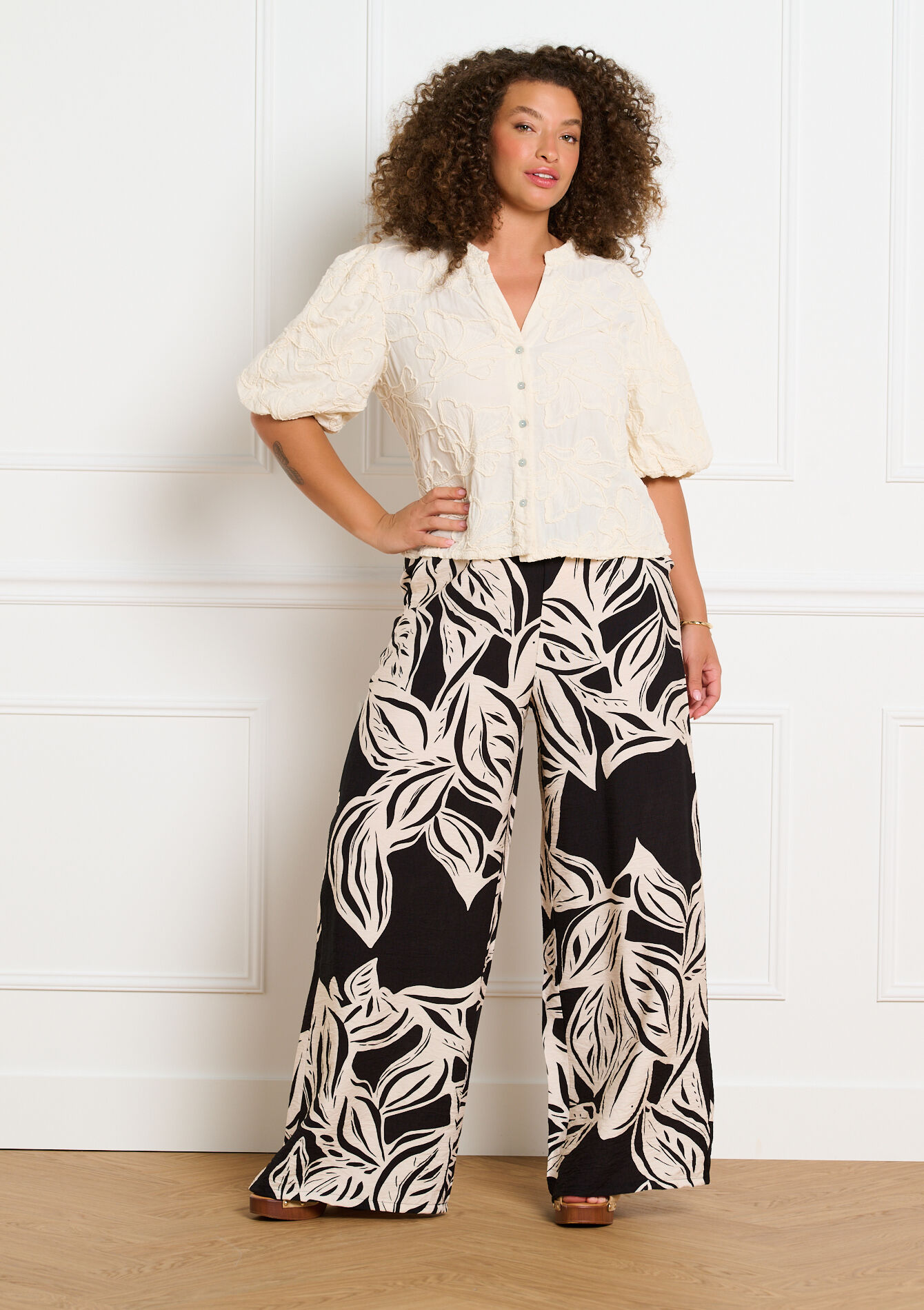 Blouse met structuur en volume mouwen