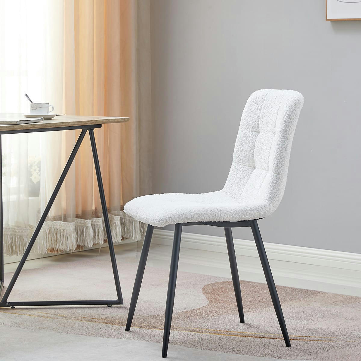 IGGY - Lot de 2 chaises en tissu bouclette écru, piètement noir