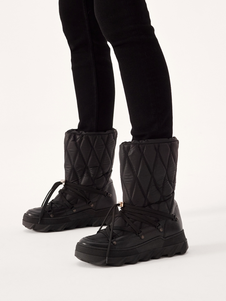 Insulated quilted snow boots