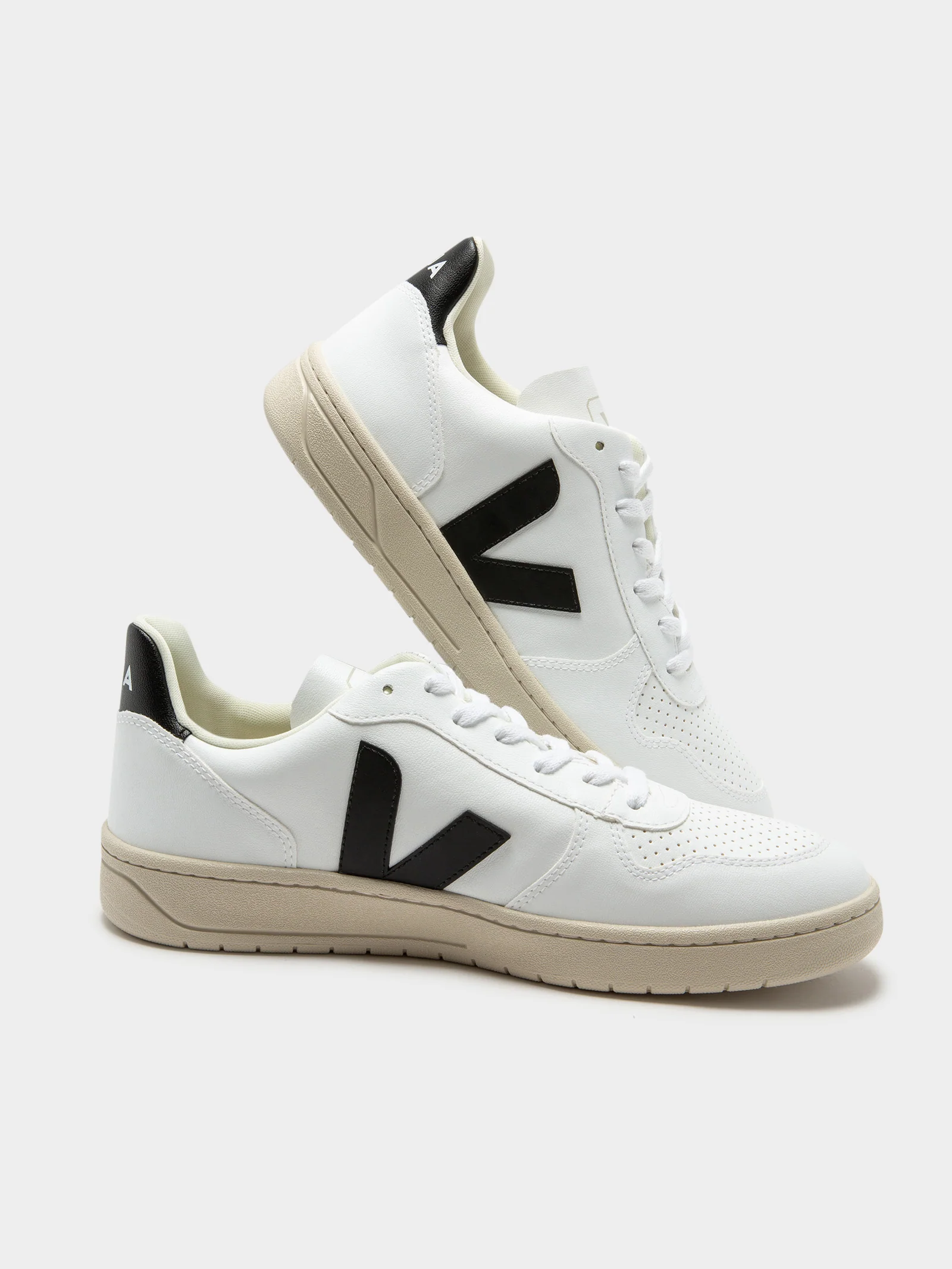 Unisex V-10 Leather Sneakers