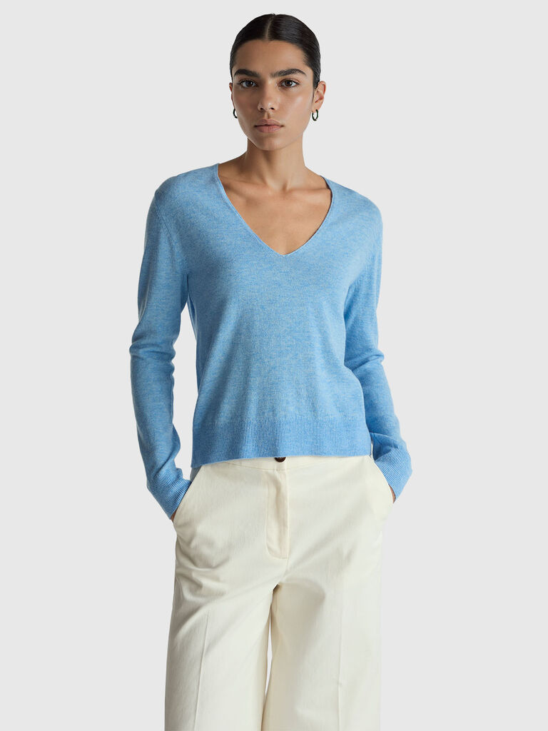 Sky blue V-neck sweater in pure Merino wool