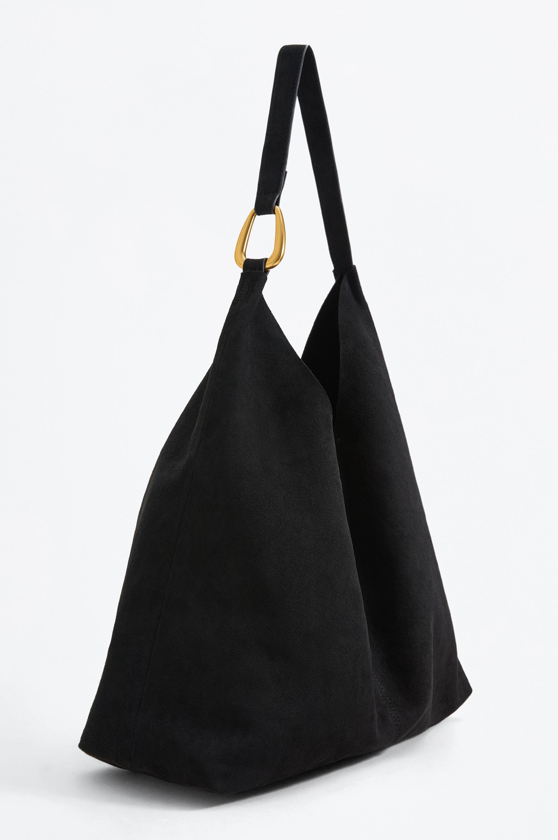 Bolso saca efecto ante detalle aro