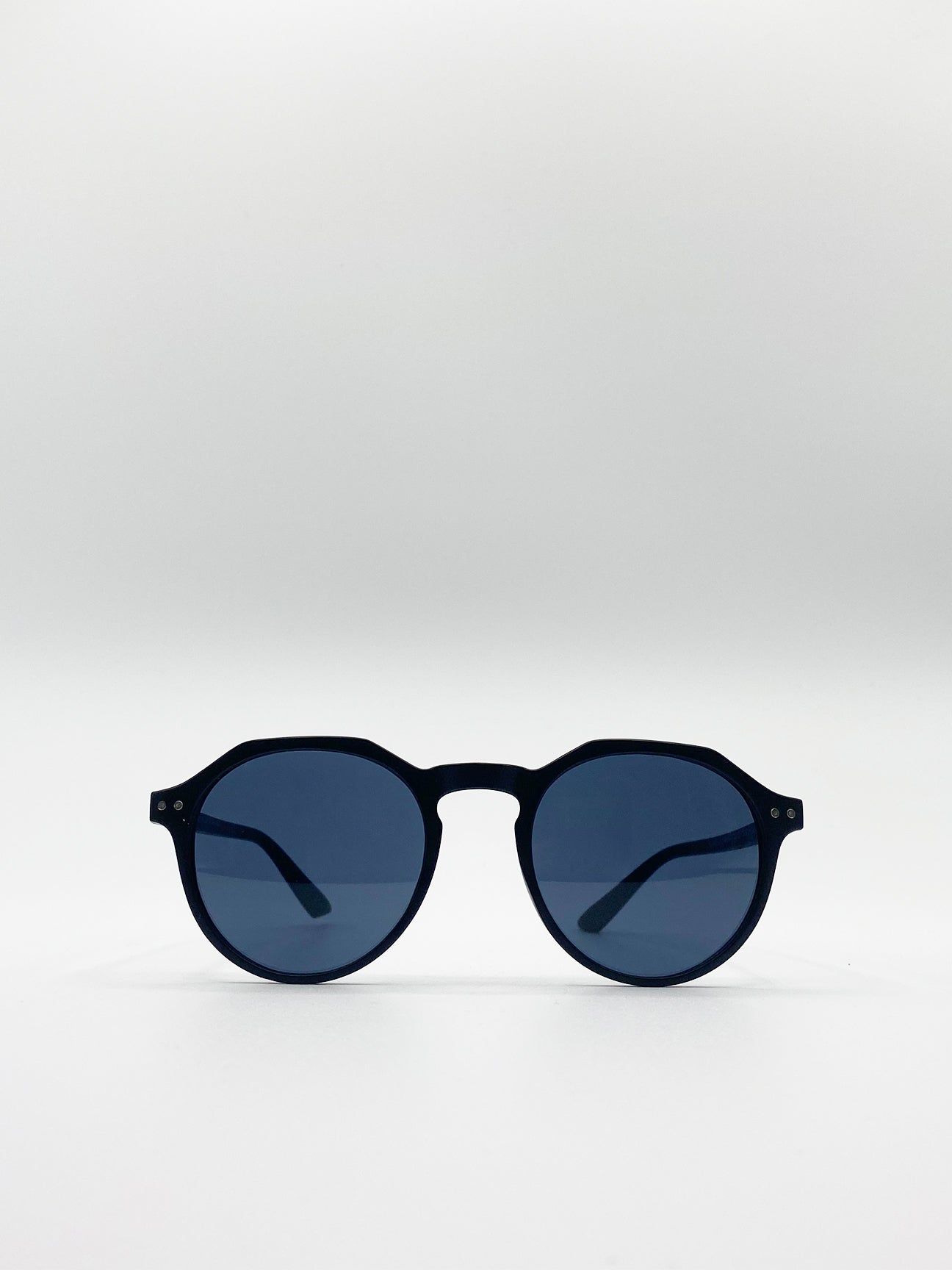 SVNX Classic Preppy Sunglasses With Key Hole Nosebridge