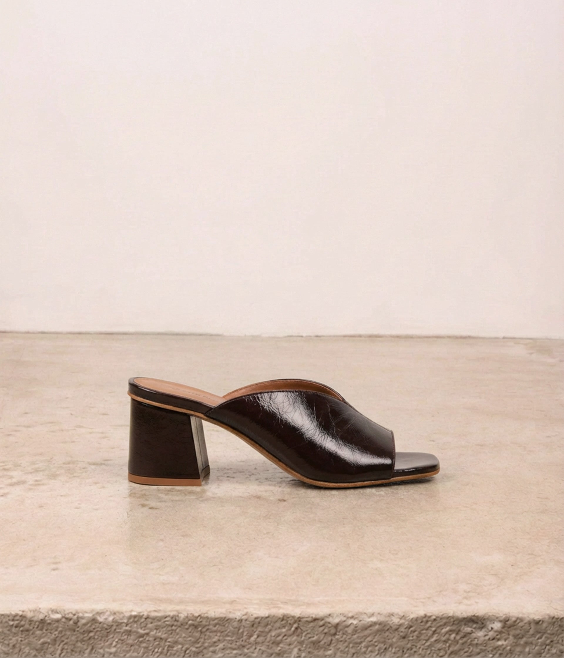 Mules vernies chocolat Yana