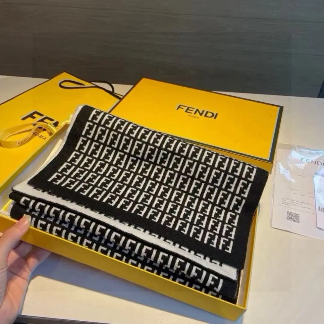 Fendi Wool knit double-sided scarf