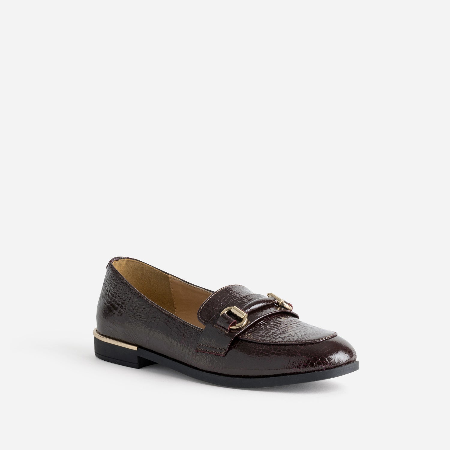 Mocassin bordeaux verni effet python barrette dorée