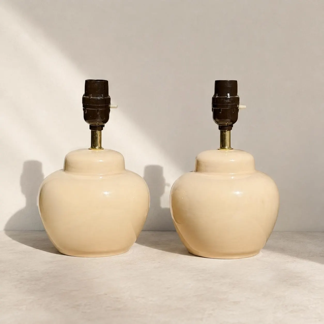 Vintage Cream Ceramic Table Lamps Pair | Petite Ginger Jar Lamps | Neutral Mid Century Bedside Lamps | Matching Accent Lamp Set