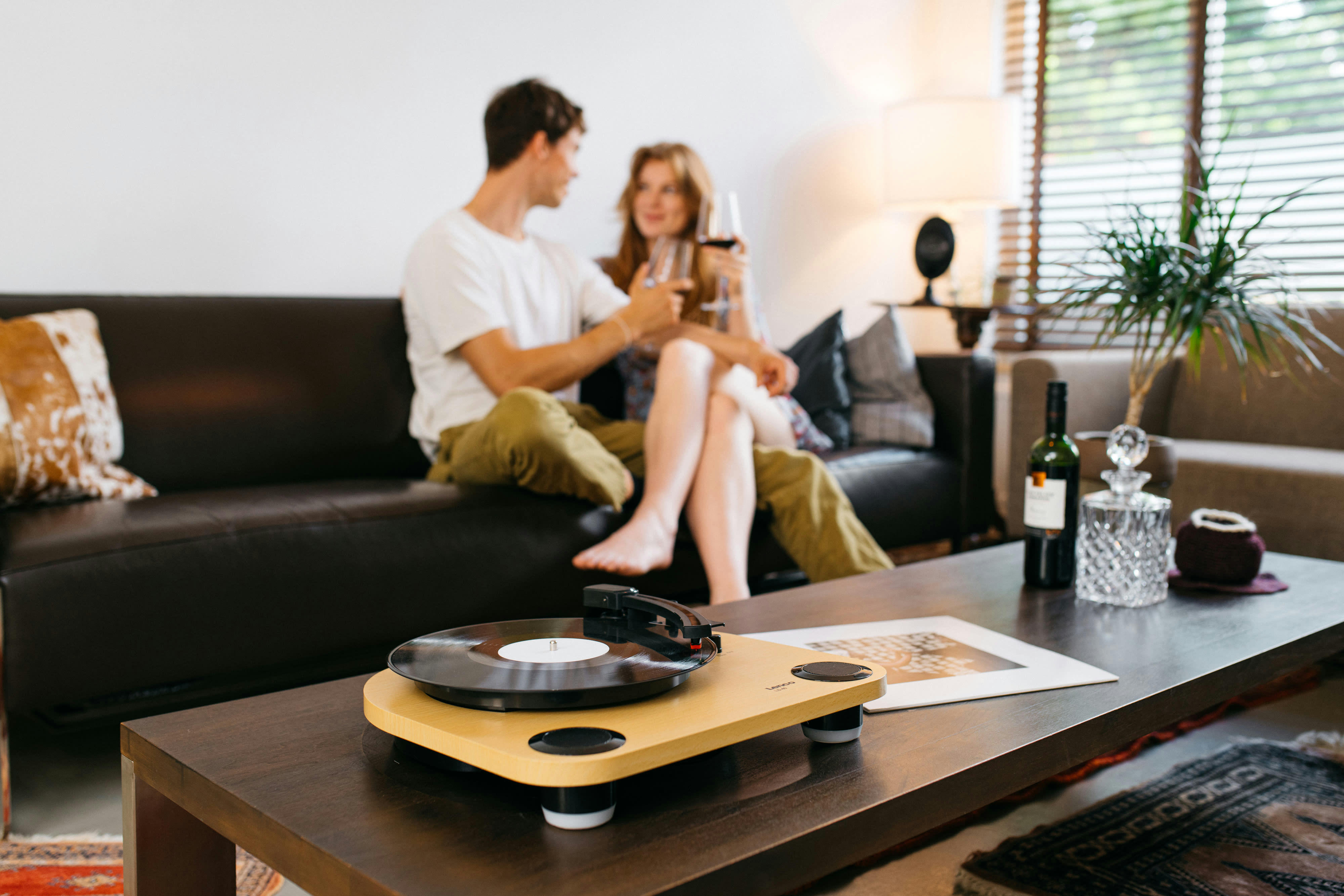 - Platine viyle à haut-parleurs intégrés bois