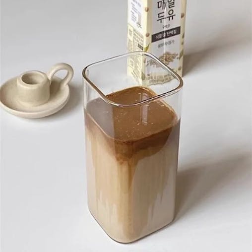 NNEOBA Glass Coffee Mug with Lid & Straw
