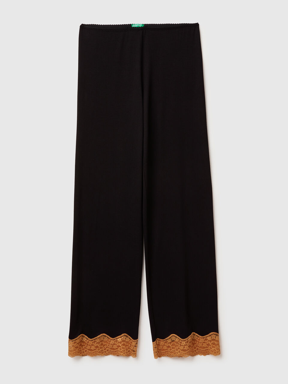Flowy trousers with lace