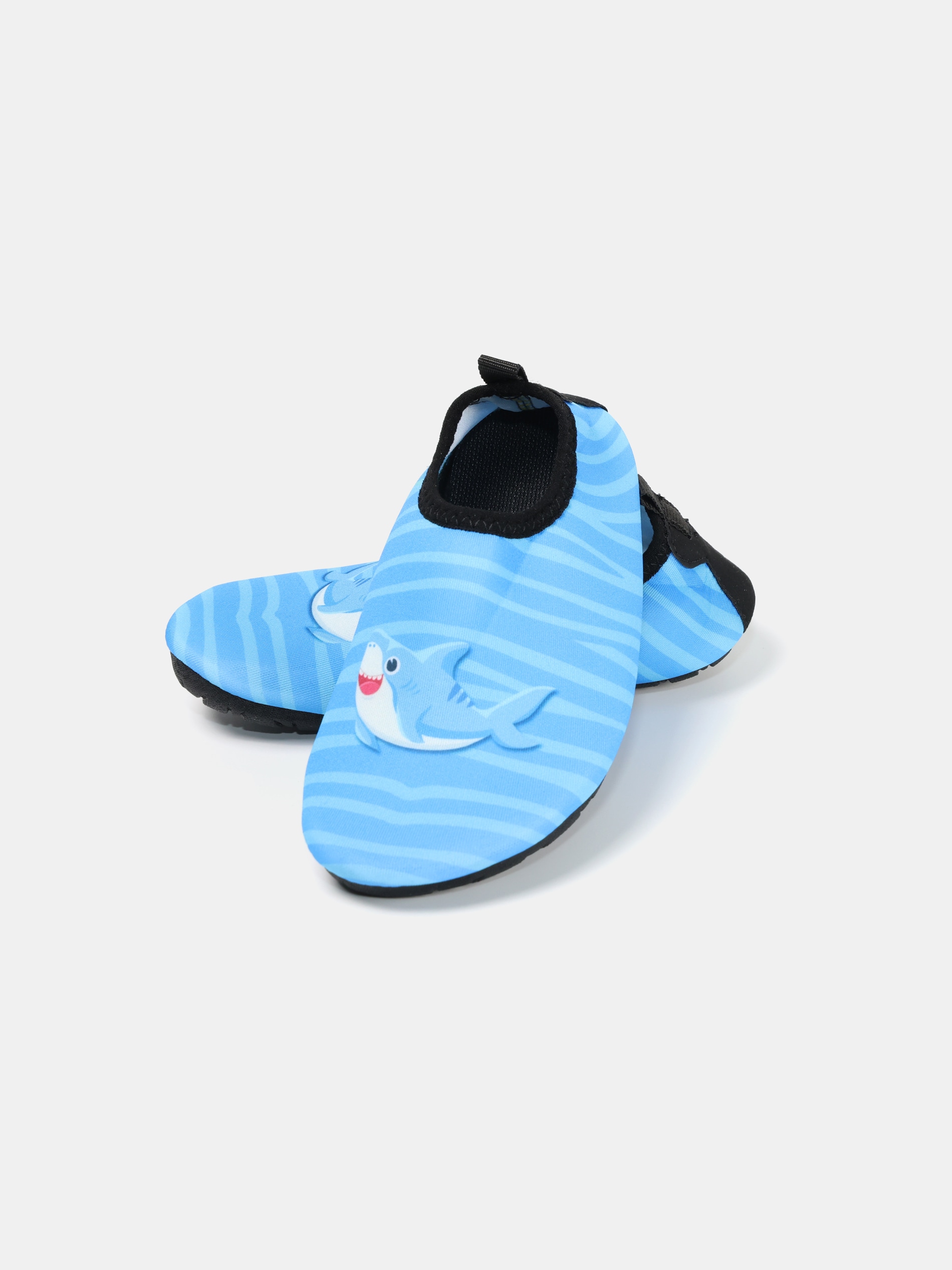 Buty plażowe z motywem rekina