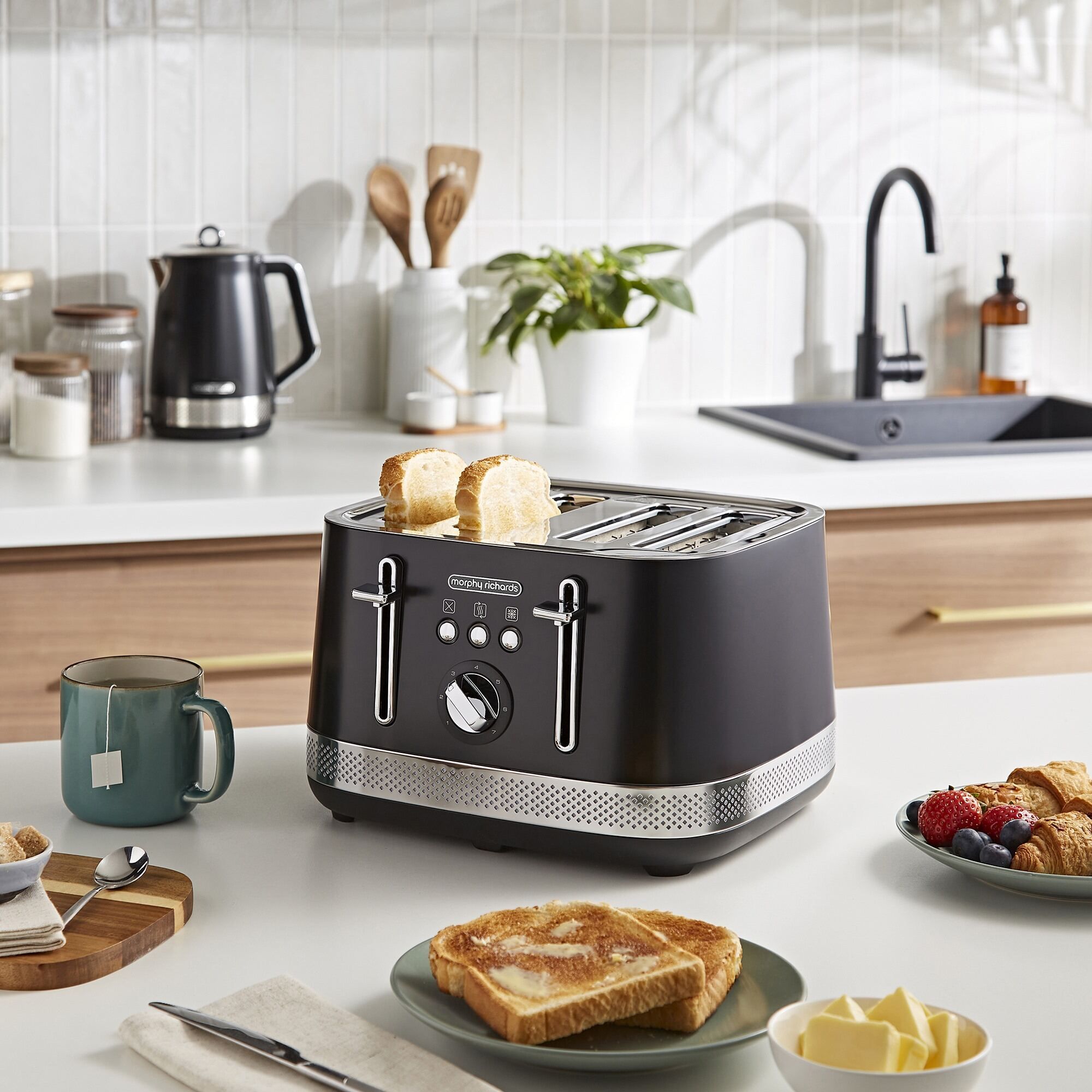 Morphy Richards Illumination 4-Slice Toaster Black