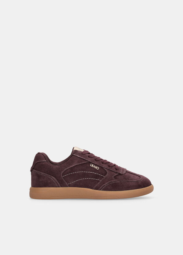Sneakers in suede