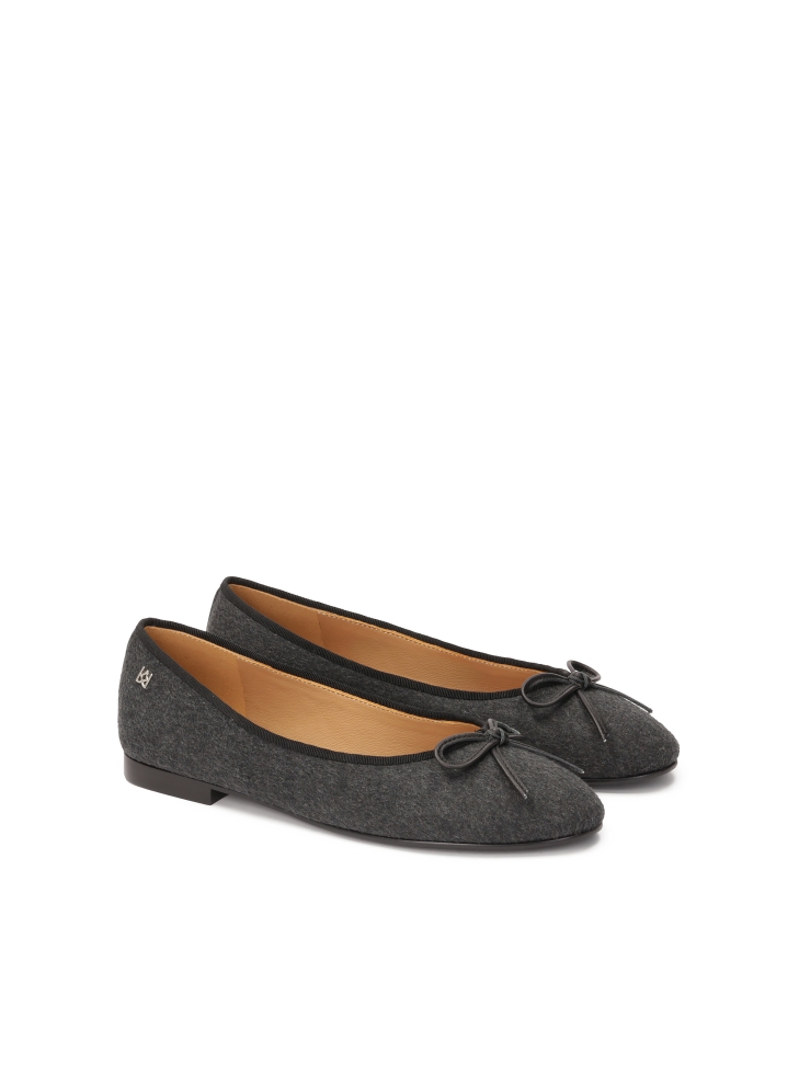 Structured gray fabric ballerinas