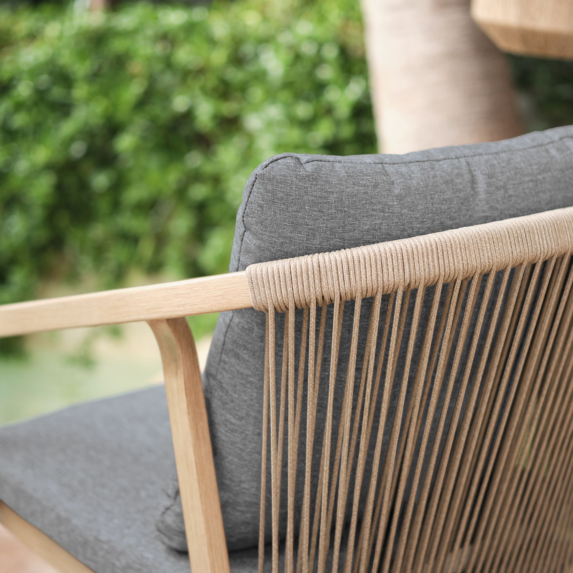 MYRTHE - Chaise de jardin avec accoudoirs en aluminium effet bois - gris