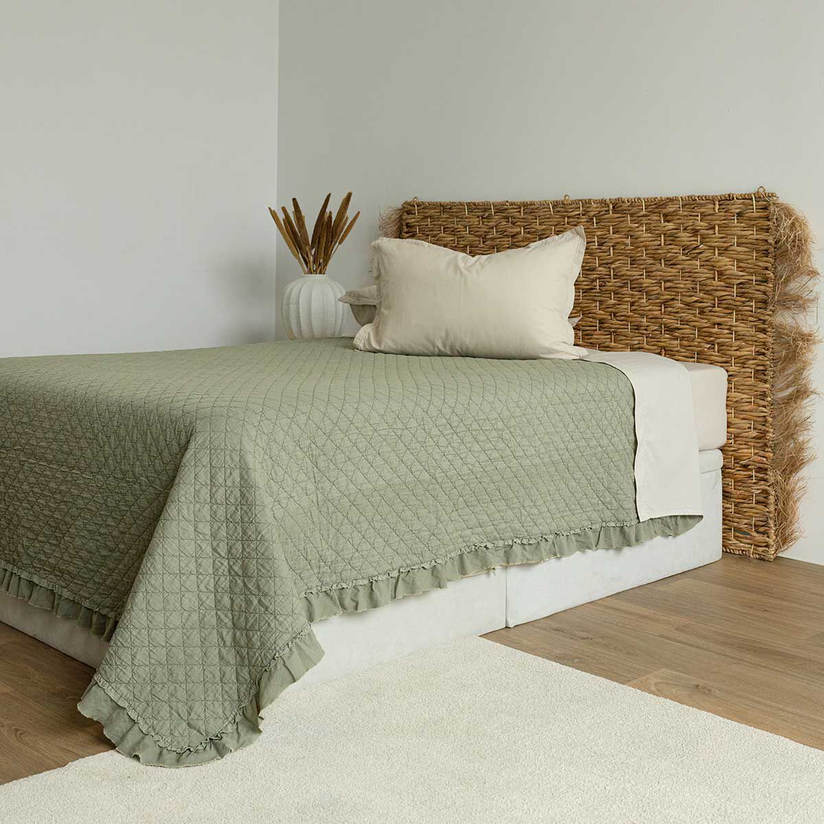 Edredão STONEWASHED bege com folho 220x240cm