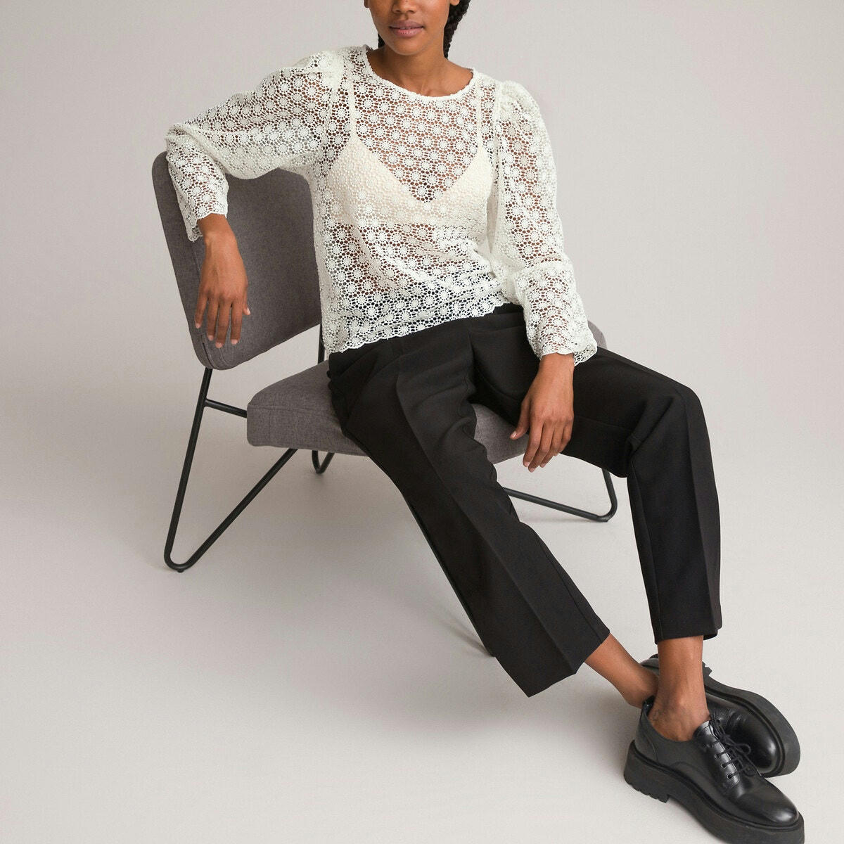 Blouse col rond, en guipure