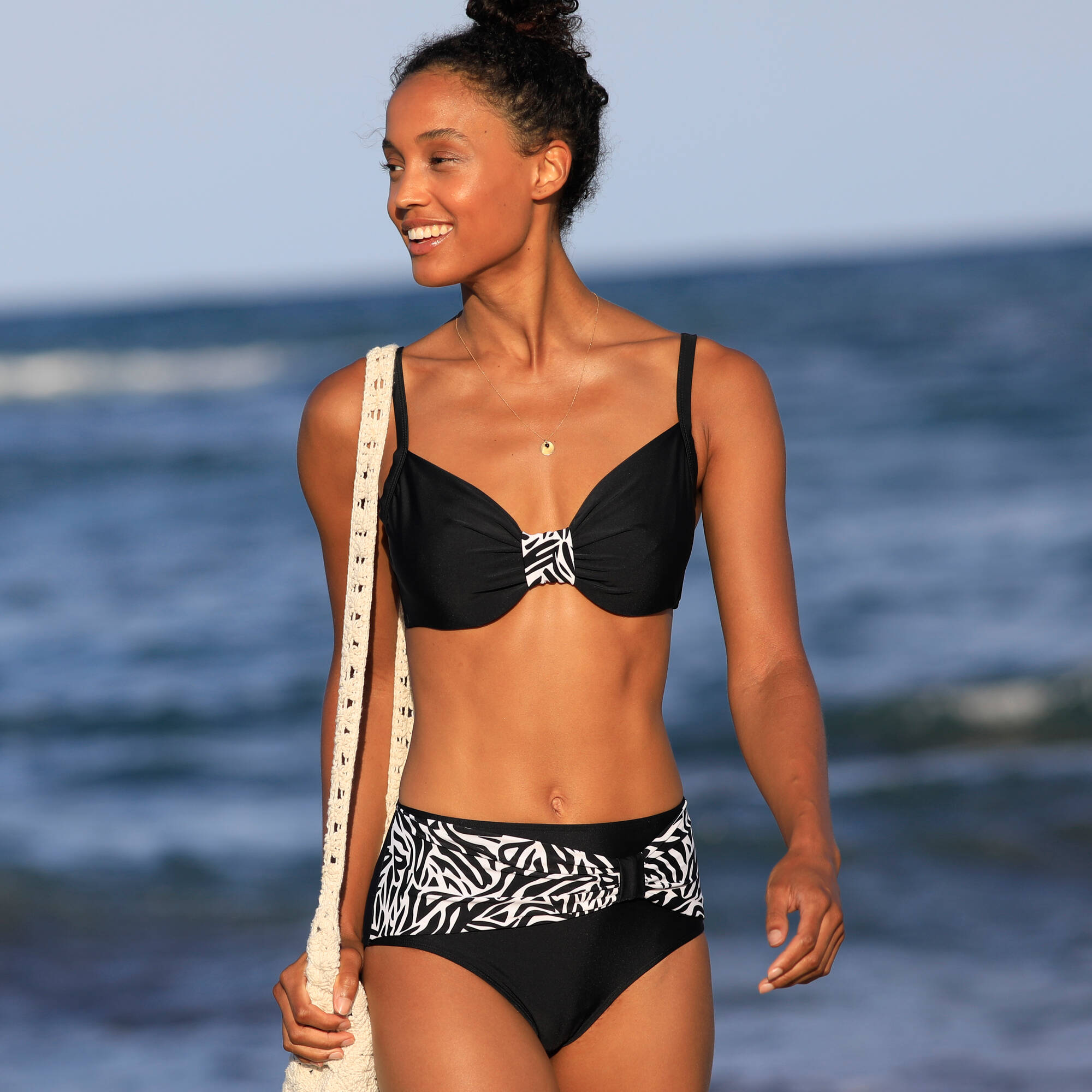 Haut de maillot de bain avec armatures drapé uni
