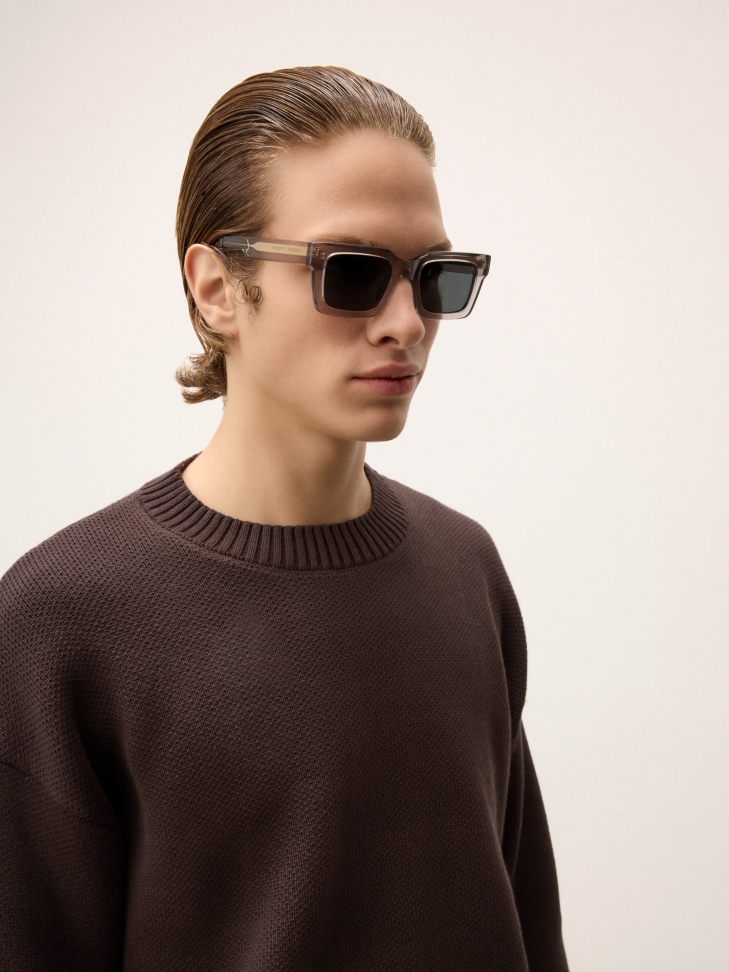 Grey polarized wayfarer glasses