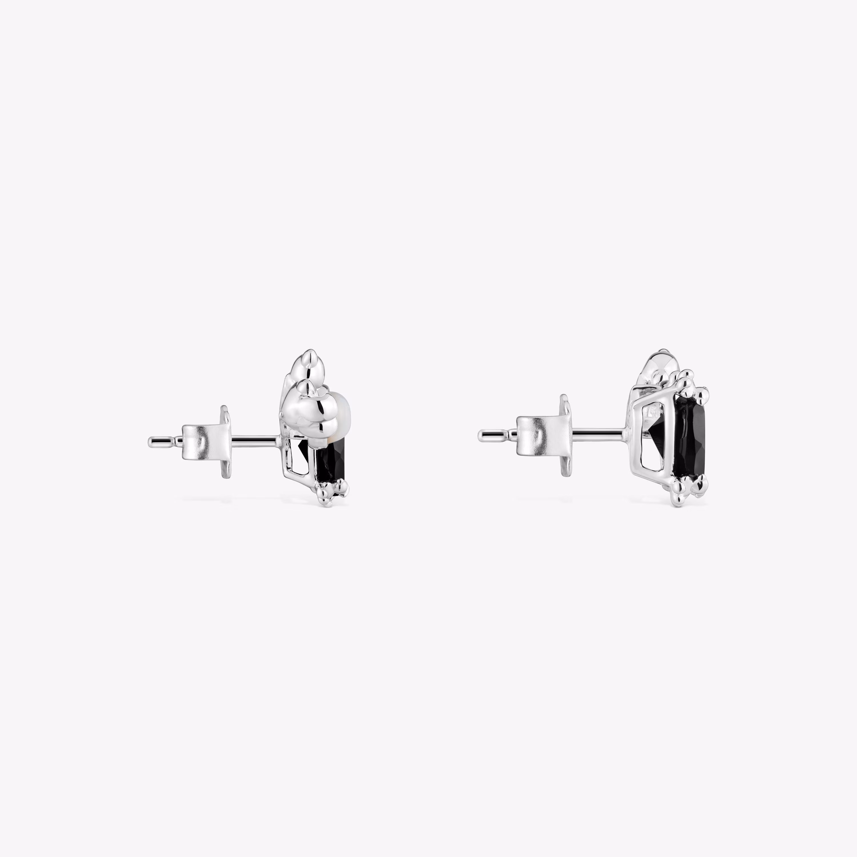Pendientes trepadores con oso de plata, ónix y nácar Color Pills