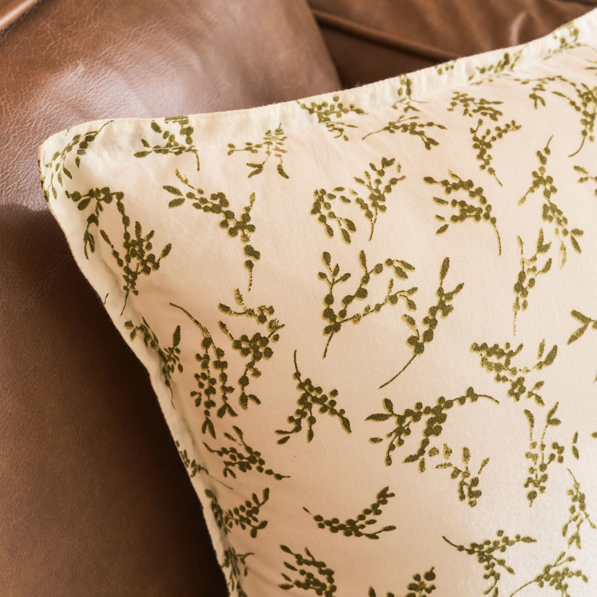 BAIA - Coussin en coton à motif fleurs 45x45cm - vert