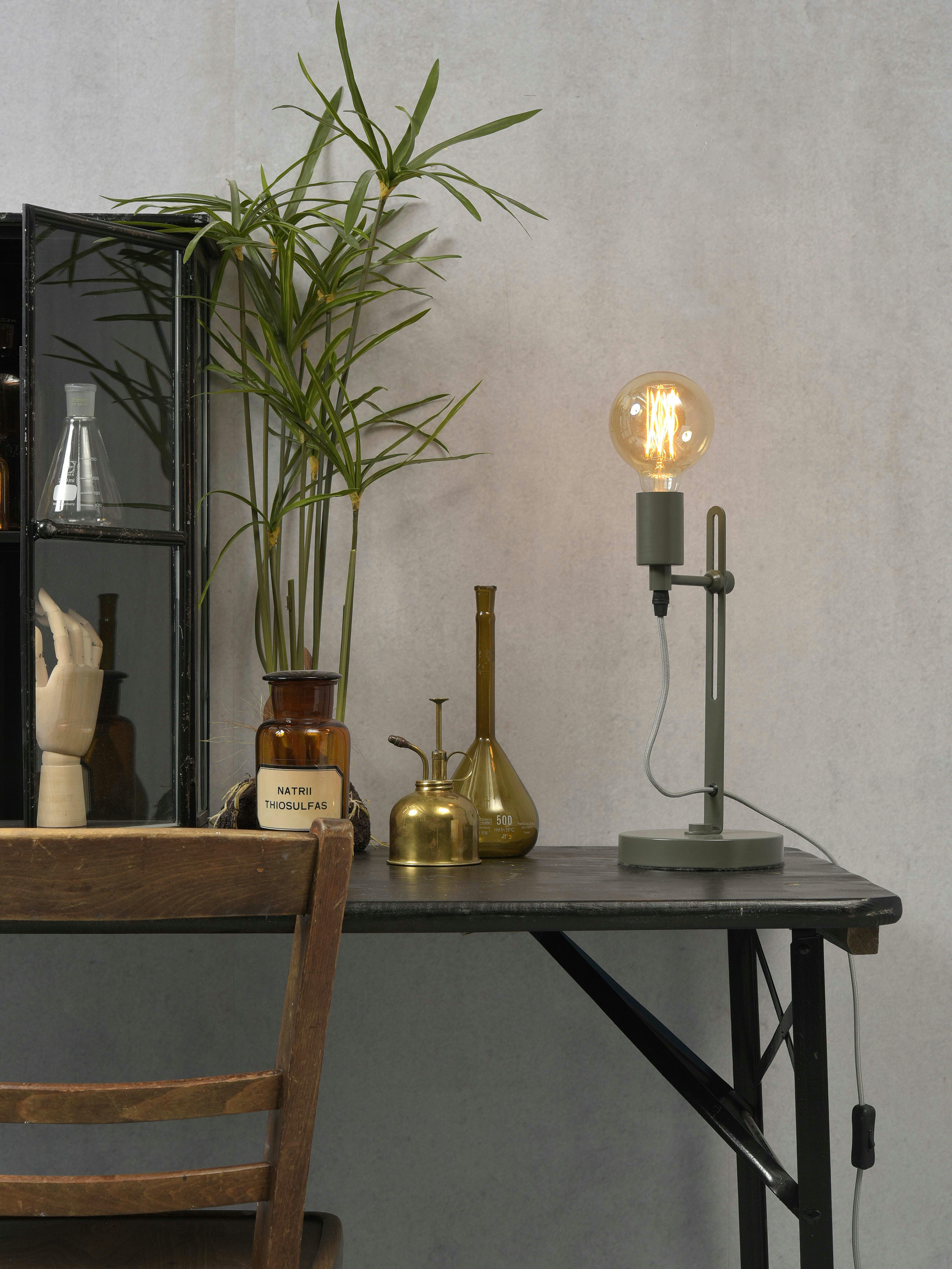 SEATTLE - Lampe de table en fer vert H40cm