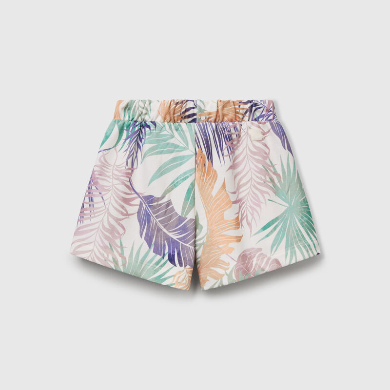 Shorts with tropical print