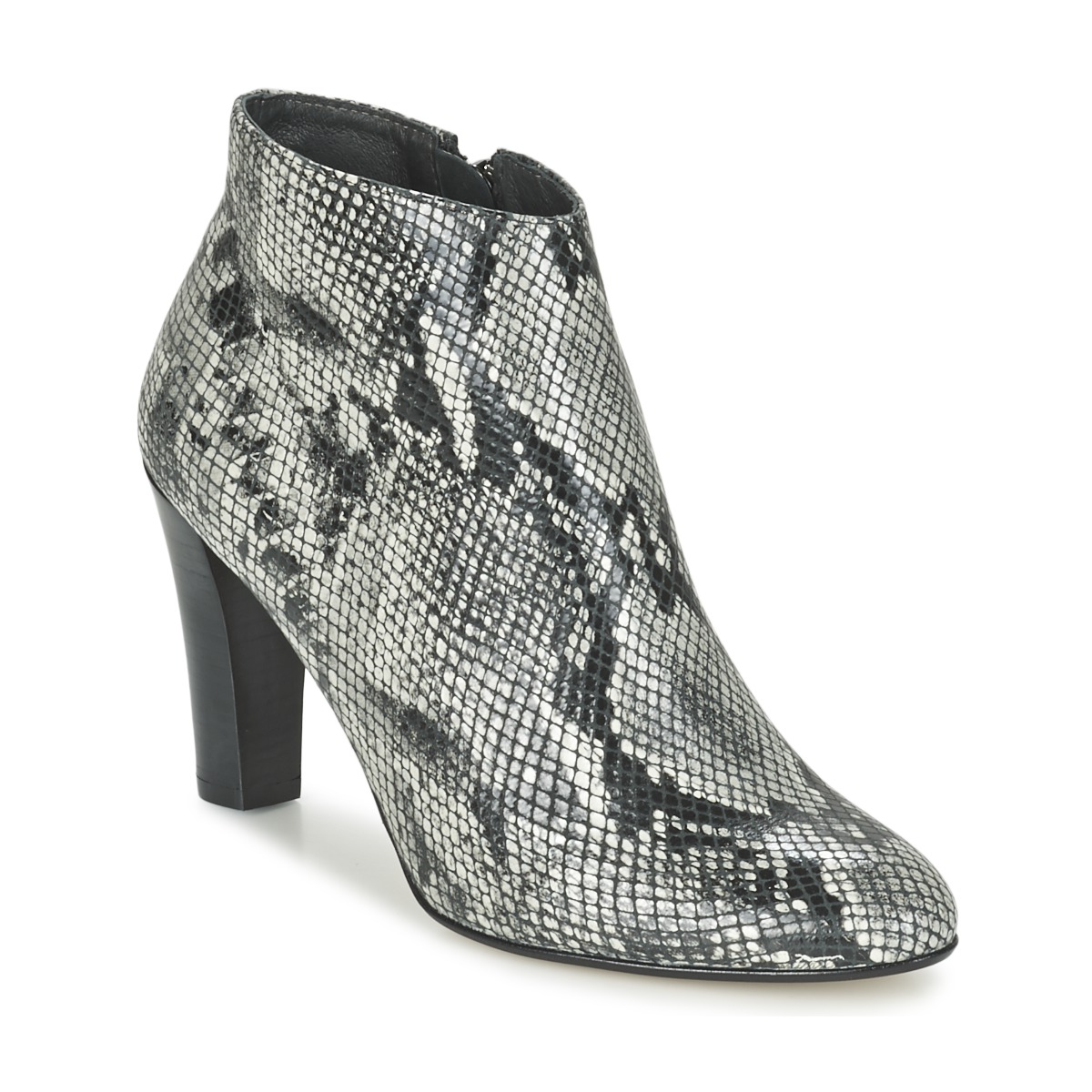 Betty London - FODEN - Python