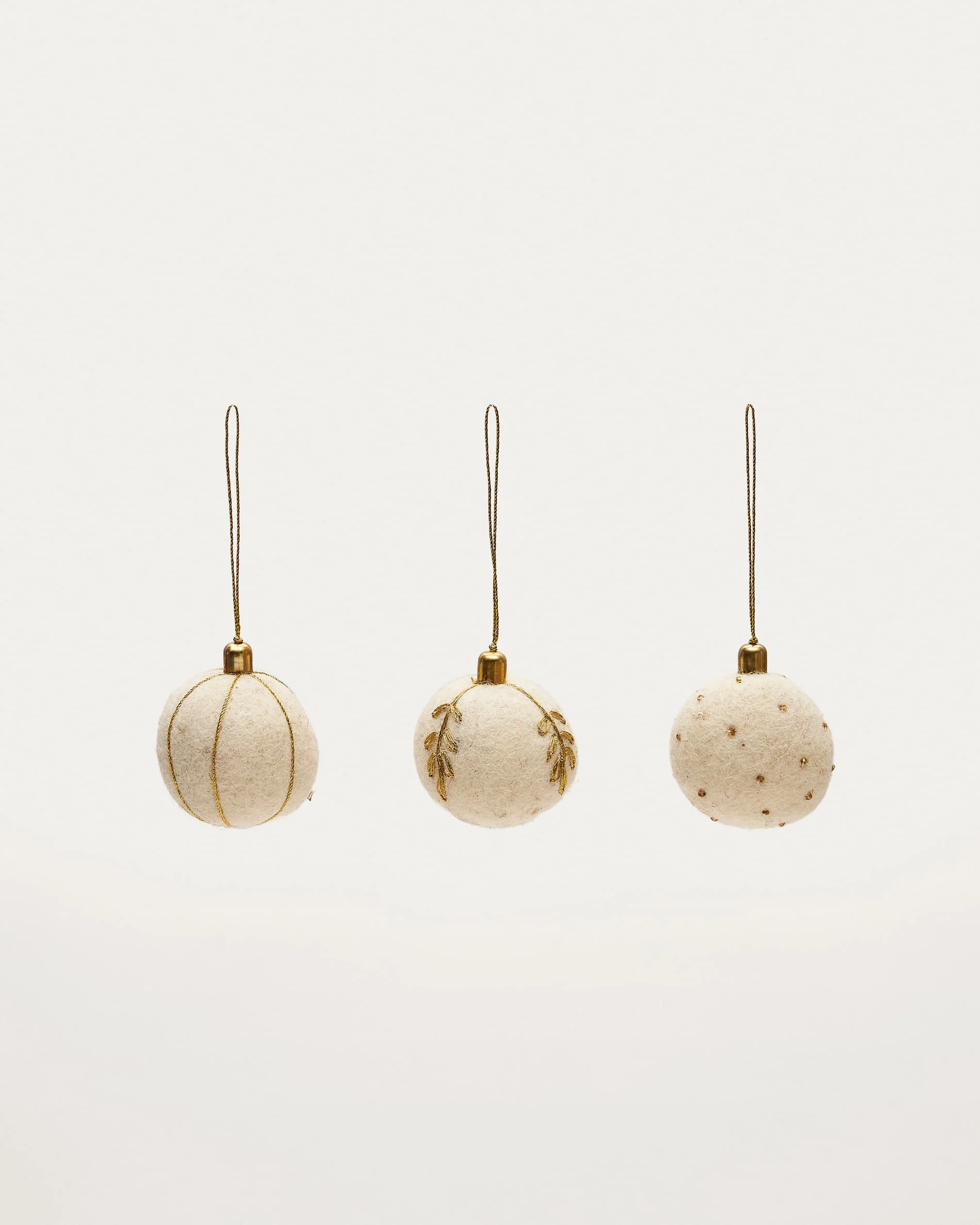 Breshi set of 3 small white decorative pendant balls with gold details