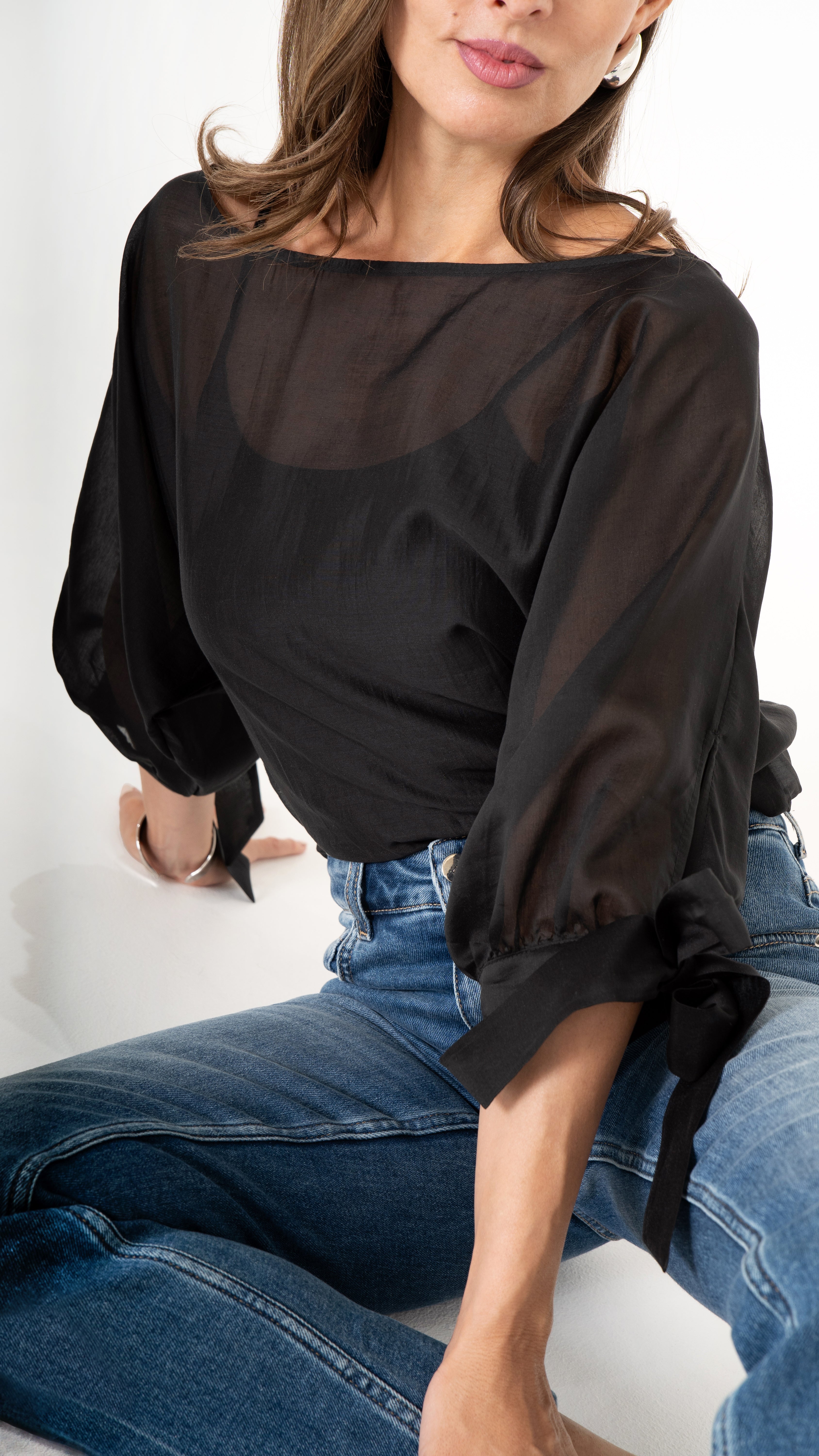 TRANSPARENTE BLUSE MIT SCHLEIFENDETAIL