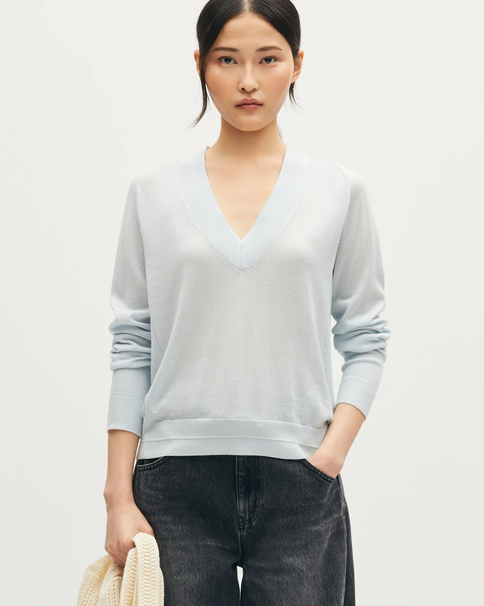 Pull col V en laine mérinos et soie