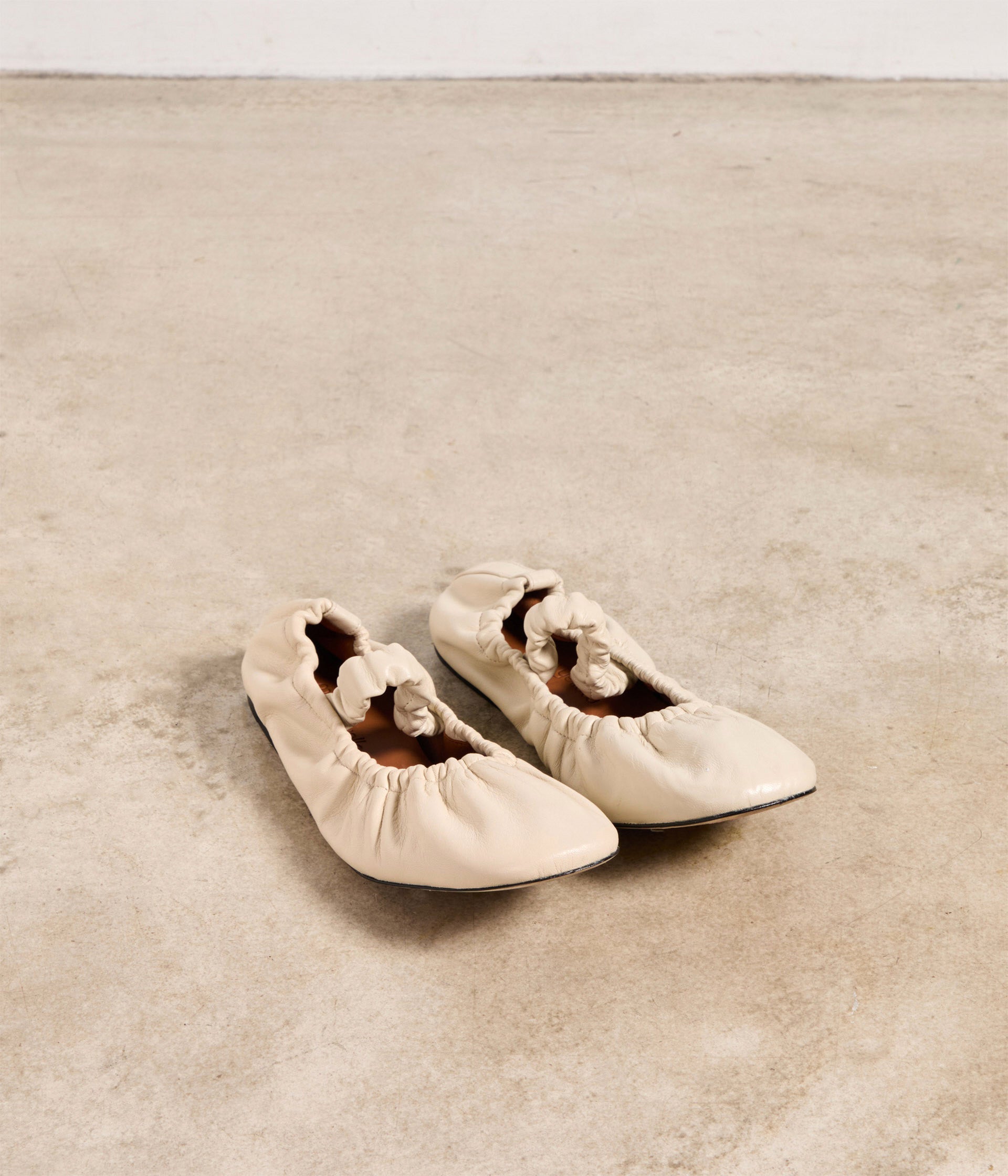 Ballerines en cuir écru Liora