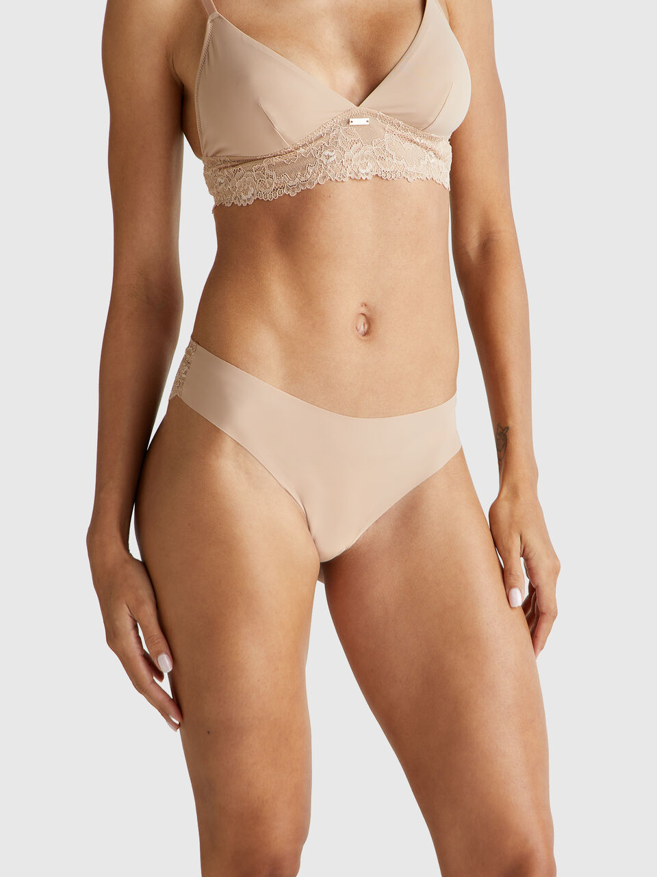 Brazilian stretch underwear with lace