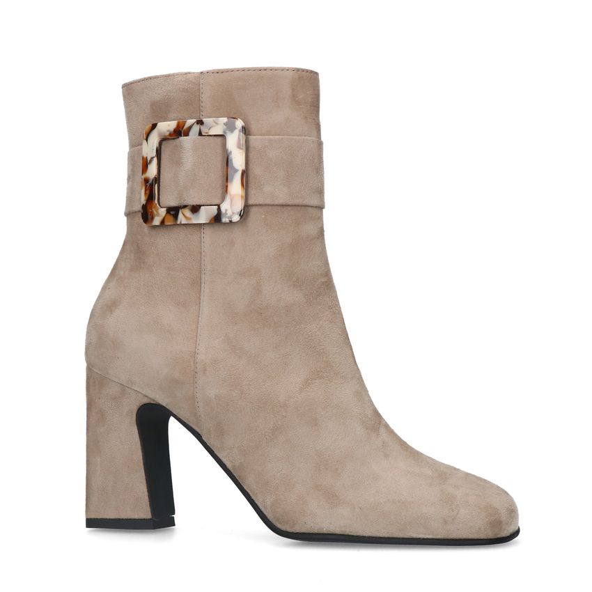 Manfield Beige suède enkellaarsjes met gesp