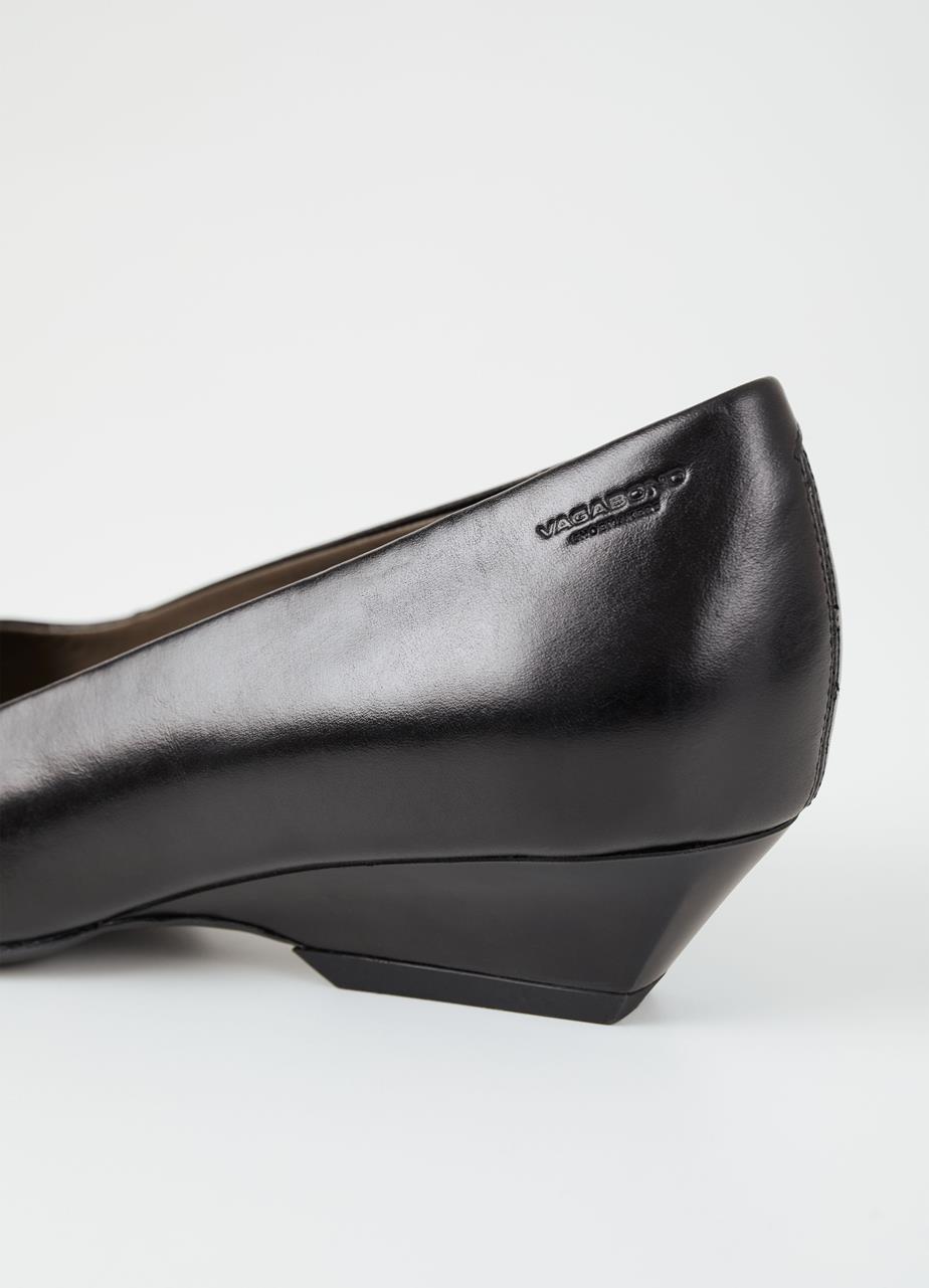 Sonya Pumps