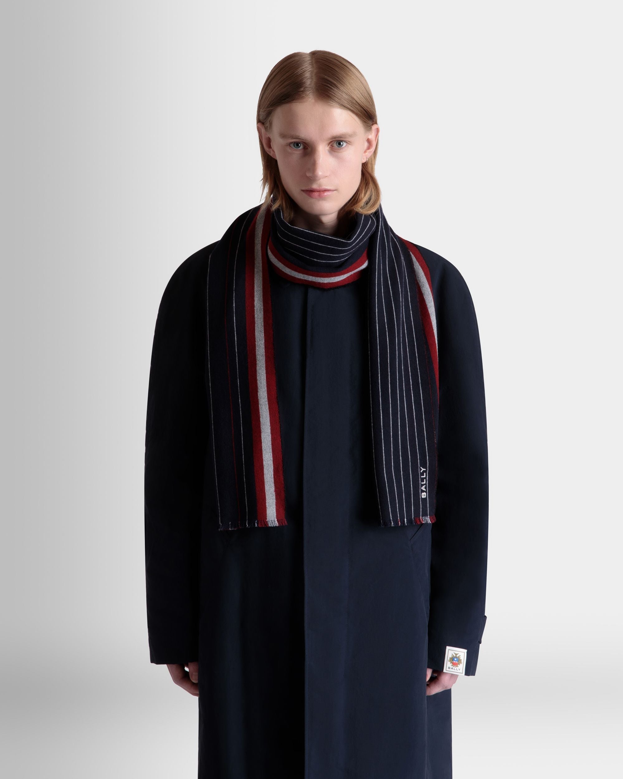 Schal Aus Wolle In Navy Blue
