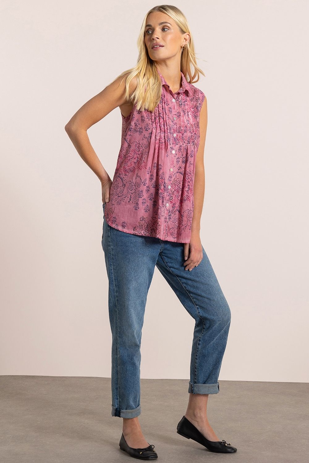 Klass. Sleeveless Printed Button Top
