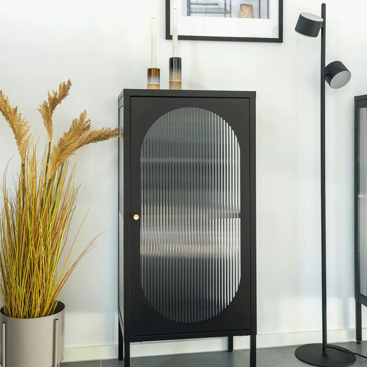 LARENNE - Buffet acier noir porte vitrée en verre et étagère