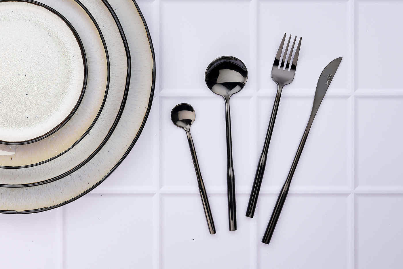 NUDE - Lot de 24 couverts de table en inox noir